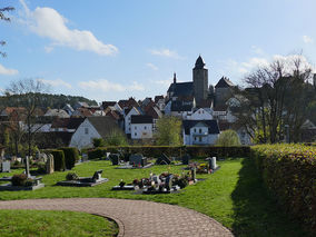 Segnung der Gräber auf dem Friedhof in Naumburg (Foto: Karl-Franz Thiede)